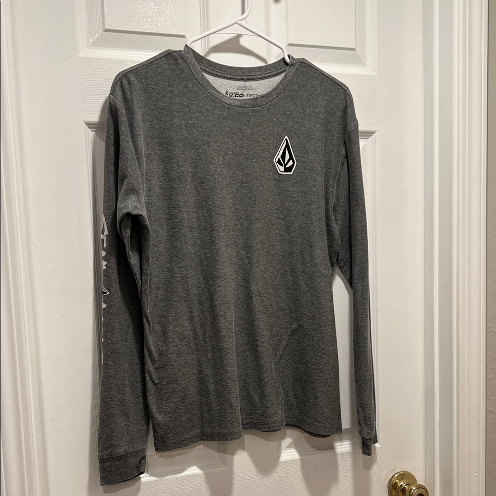 Volcom Charcoal Long Sleeve Tee for Boys. Size XL. EUC.